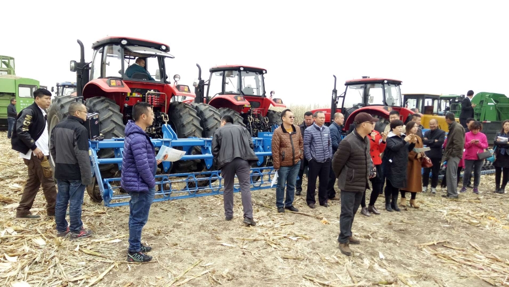 時風國三大型拖拉機在黑龍江省深松深耕現場演示會上大放異彩